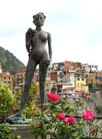 La Donna dell'Uva -- Manarola, Cinque Terre, Italy